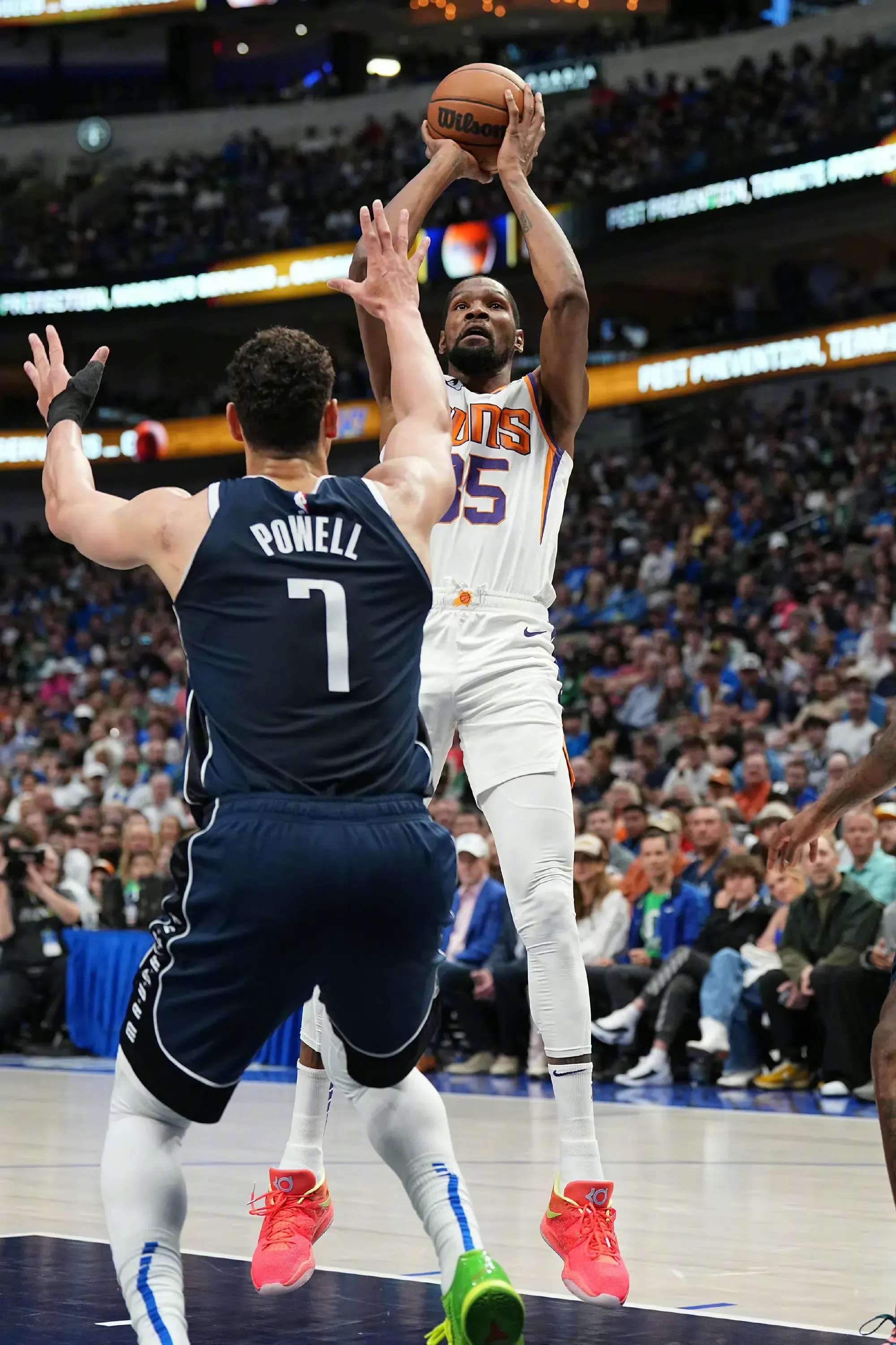 杜兰特连续七场比赛得分超过败北，独行侠挑战极限！的简单介绍